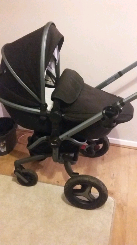 the entertainer silver cross pram